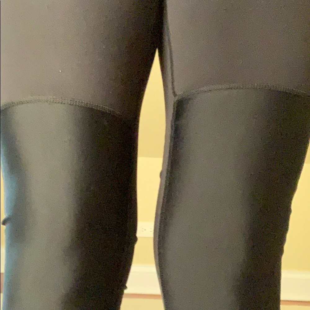 Black lululemon Wunder under